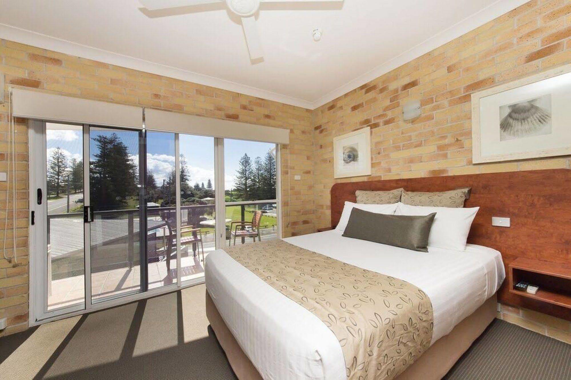 Yamba Beach Motel ภายนอก รูปภาพ