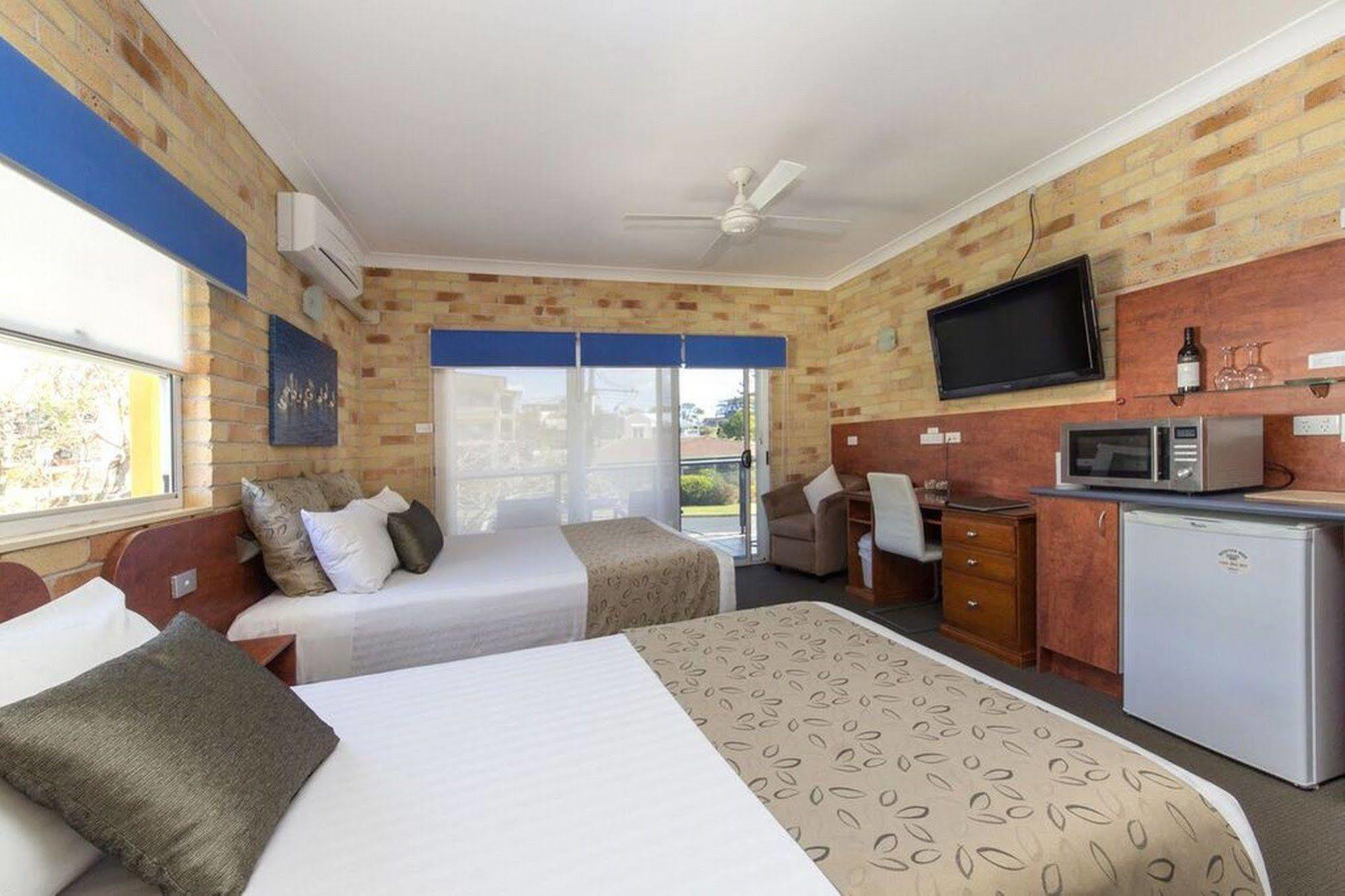 Yamba Beach Motel ภายนอก รูปภาพ