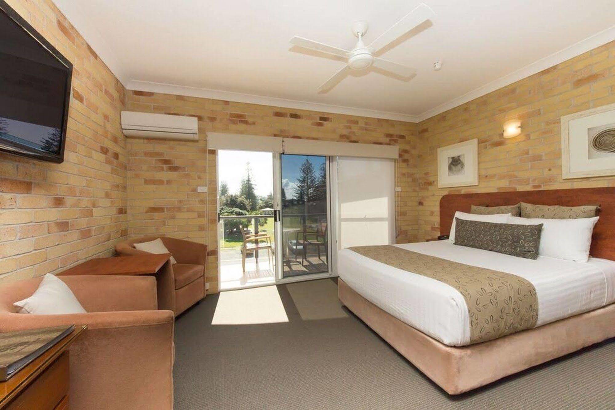 Yamba Beach Motel ภายนอก รูปภาพ