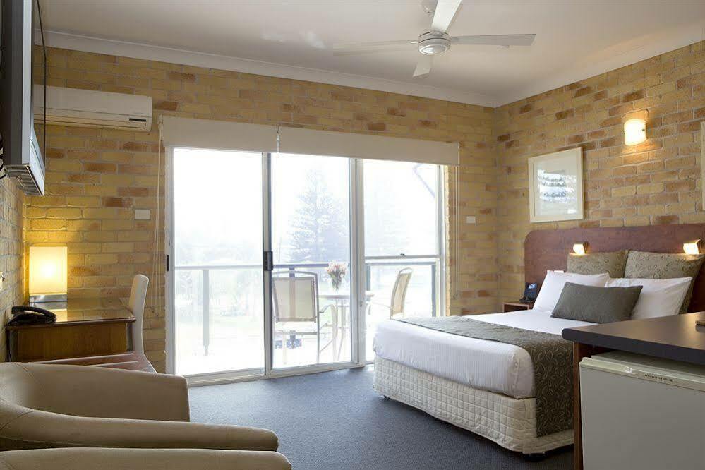 Yamba Beach Motel ภายนอก รูปภาพ